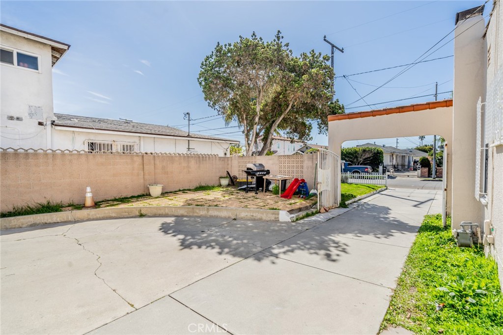 541 Elm Avenue Property Photo 7