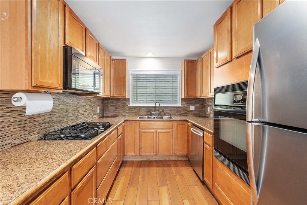 1046 Dysart Drive Property Photo 11