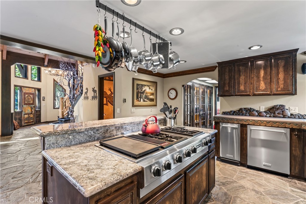 942 Lake Edge Way Property Photo