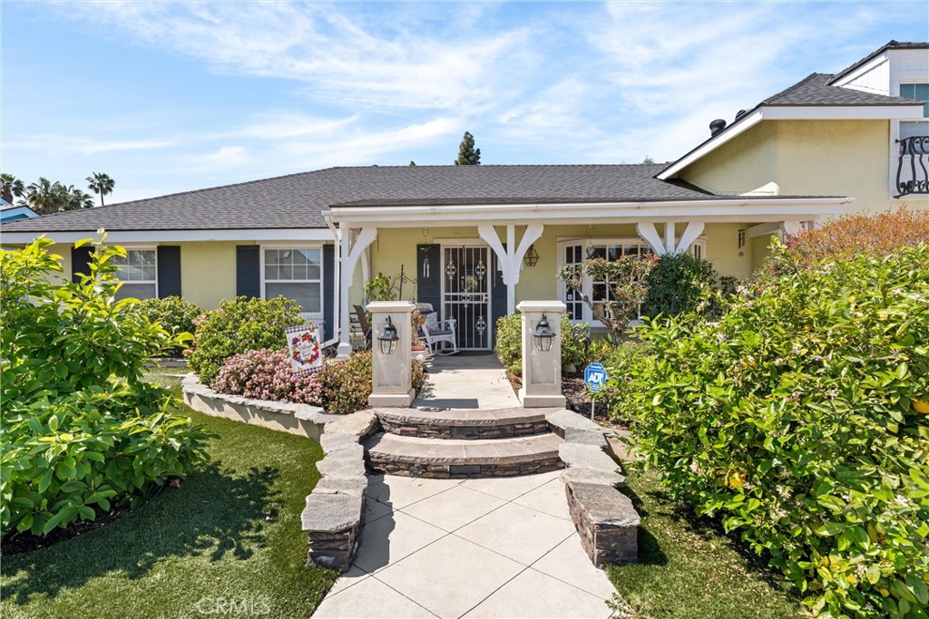 1874 N Shattuck Place Property Photo
