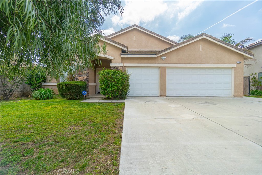 12523 Lakeshore Street Property Photo