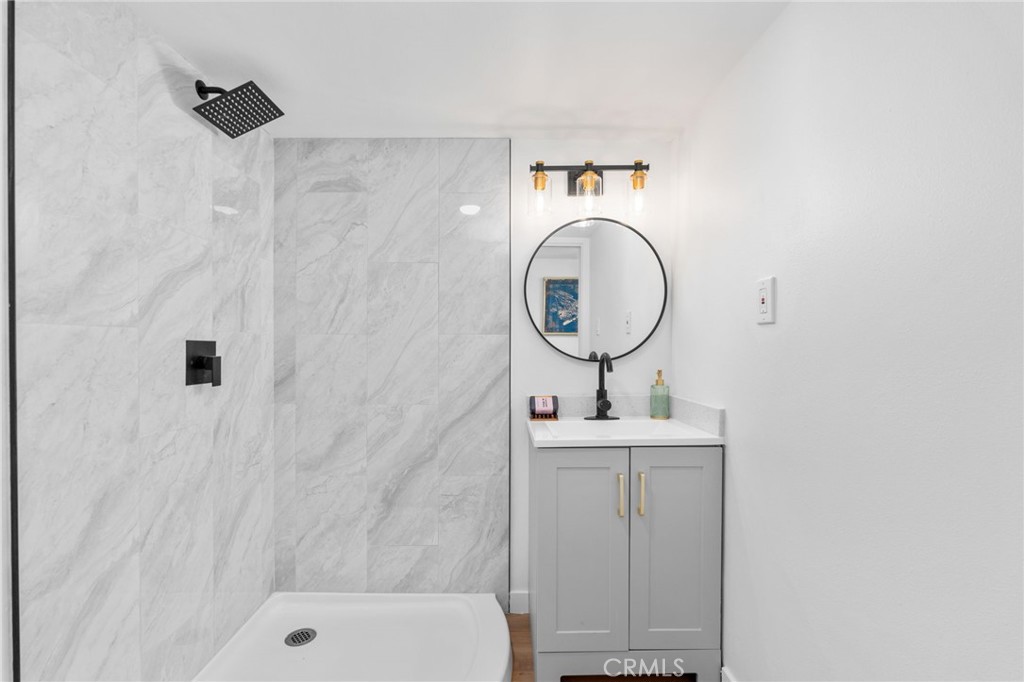26135 Baseline Street E 18 Property Photo 9