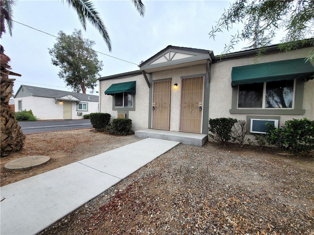 952 E 10th Street Property Photo