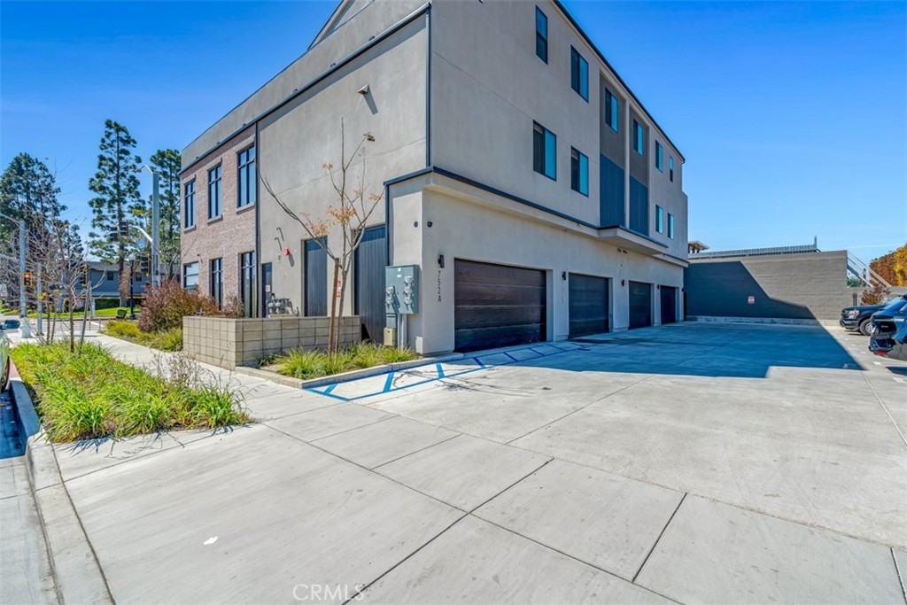 752 W 19th Street A Property Photo 18