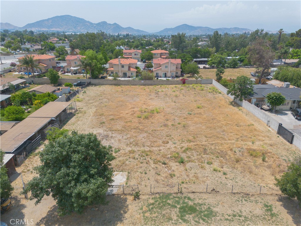 9408 Poplar Avenue Property Photo 13