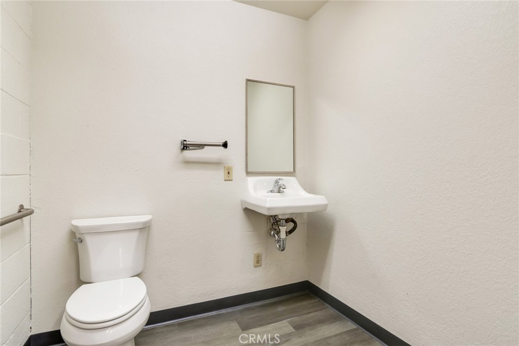 542 E Stuart Avenue Property Photo 3