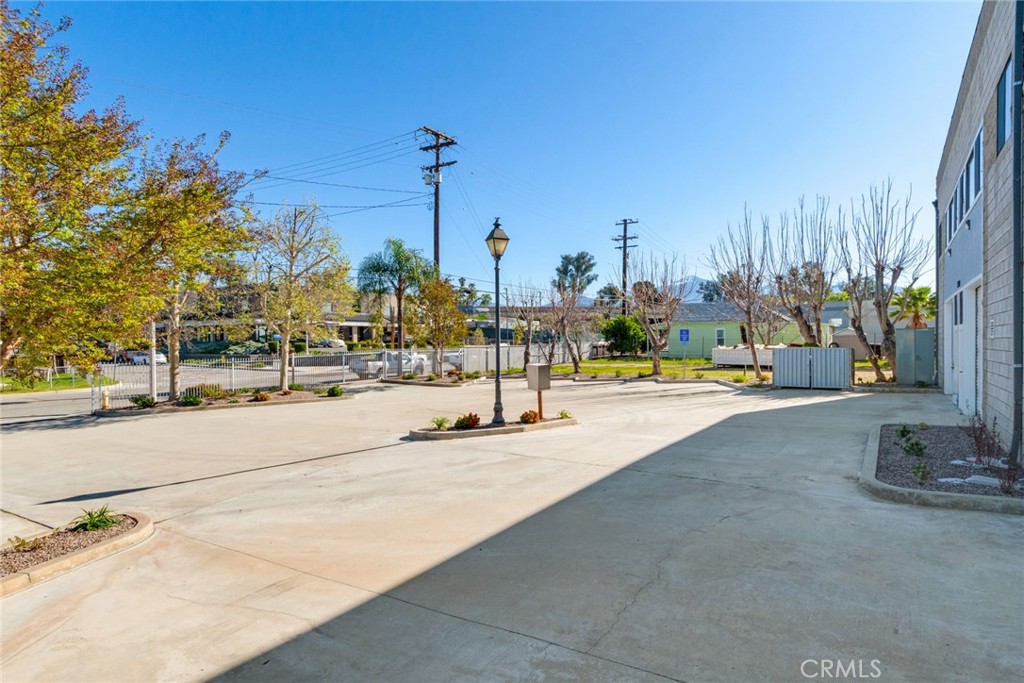 542 E Stuart Avenue Property Photo 13