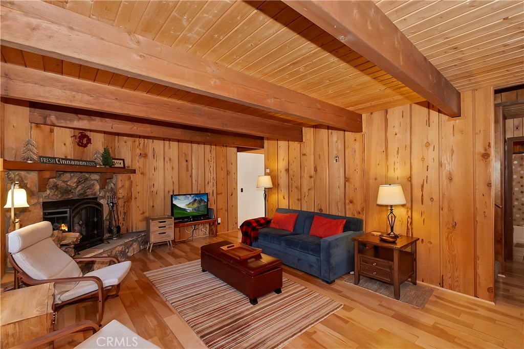 2054 2nd Lane Property Photo 5