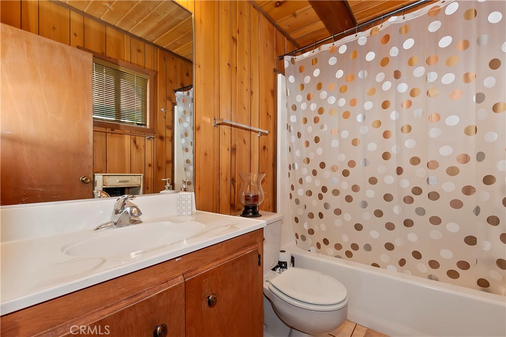 2054 2nd Lane Property Photo 14