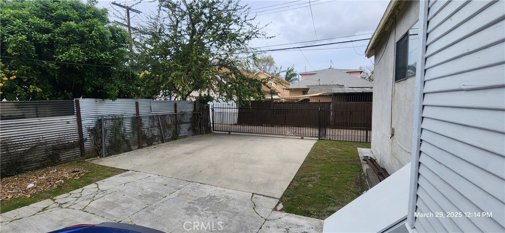 1399 W 39th Street Property Photo 7