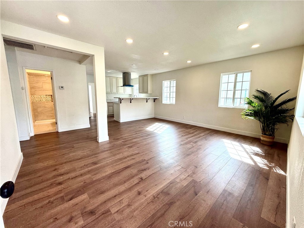 243 E 45th Street Property Photo 2