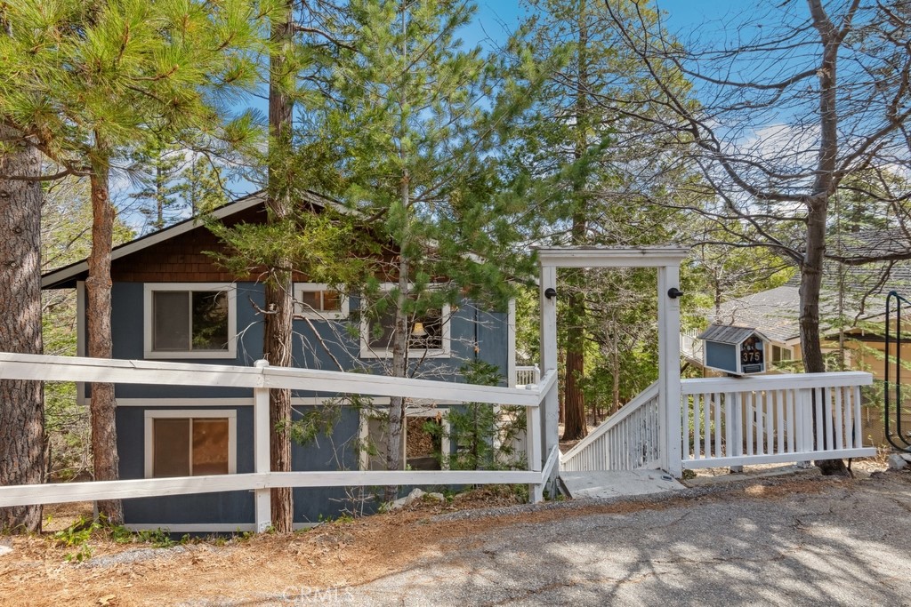 375 Grizzly Road Property Photo 3