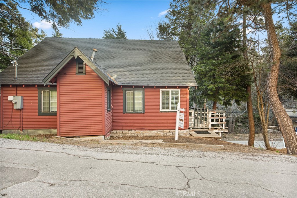 725 Golden Drive Property Photo 1
