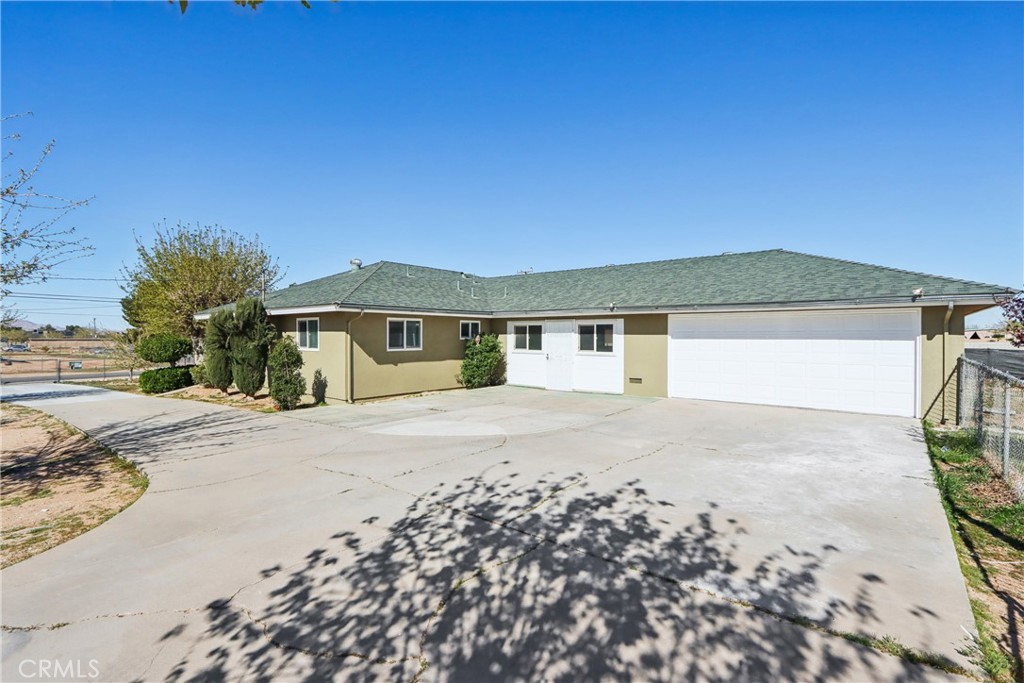 16621 Verano Street Property Photo 4