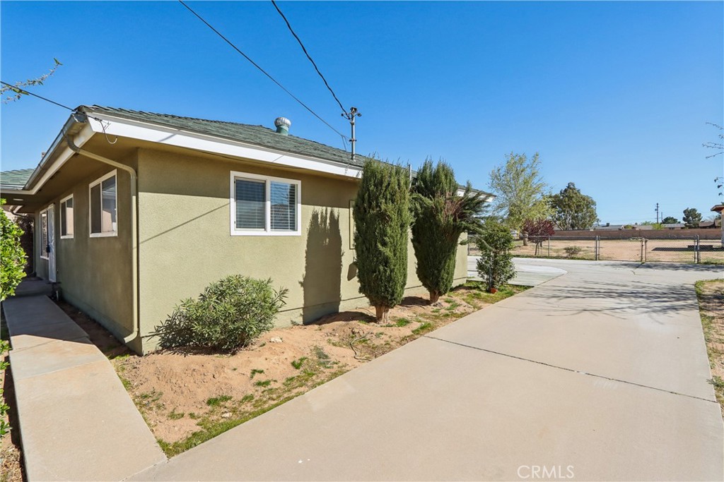 16621 Verano Street Property Photo 5