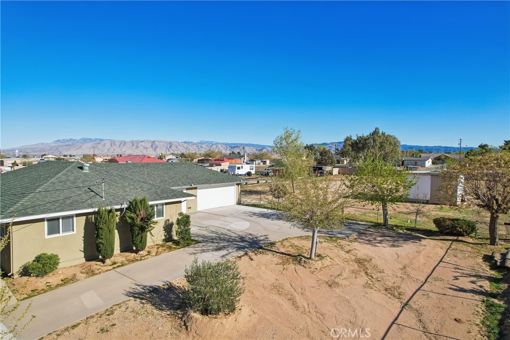 16621 Verano Street Property Photo 6