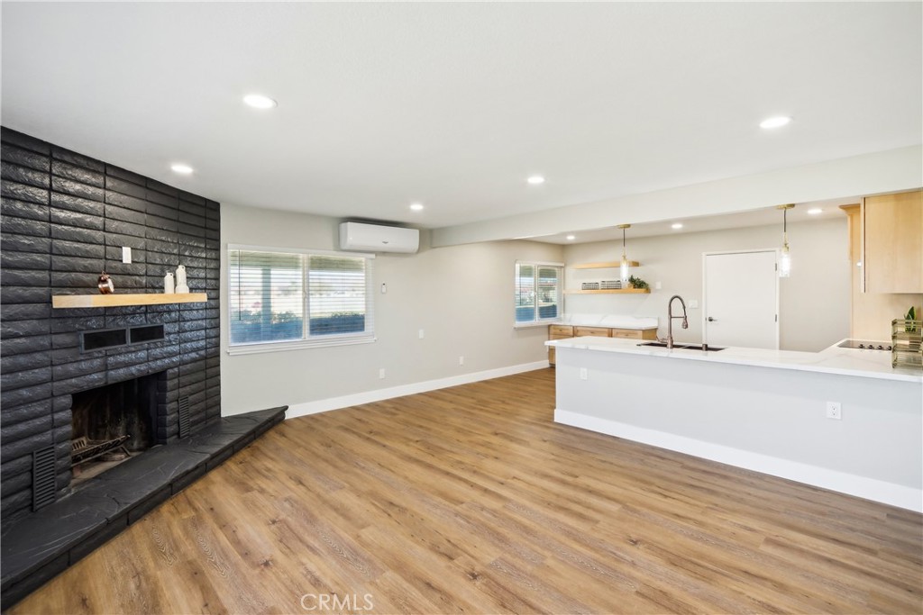 16621 Verano Street Property Photo 7