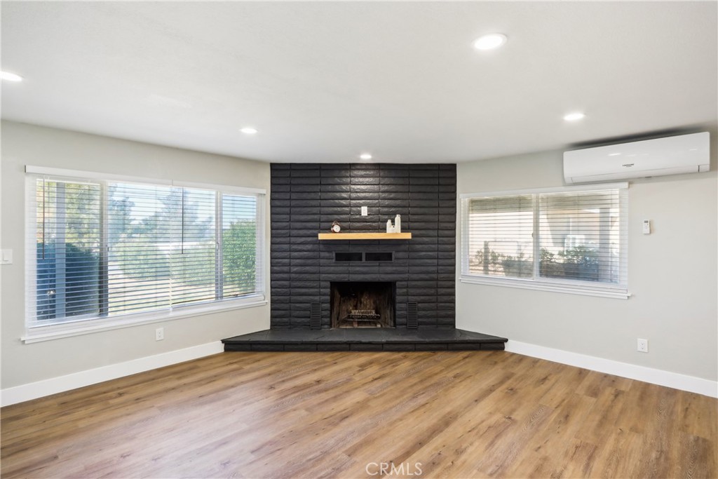 16621 Verano Street Property Photo 8
