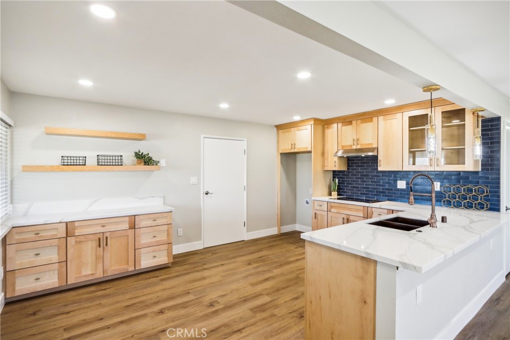 16621 Verano Street Property Photo 10