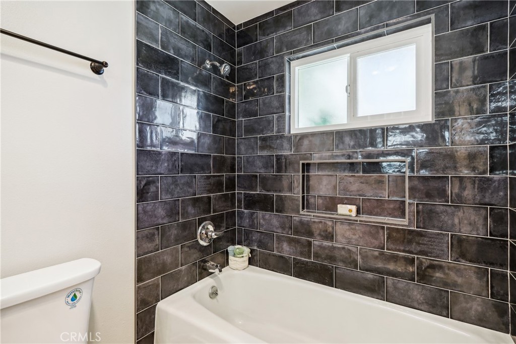 16621 Verano Street Property Photo 21