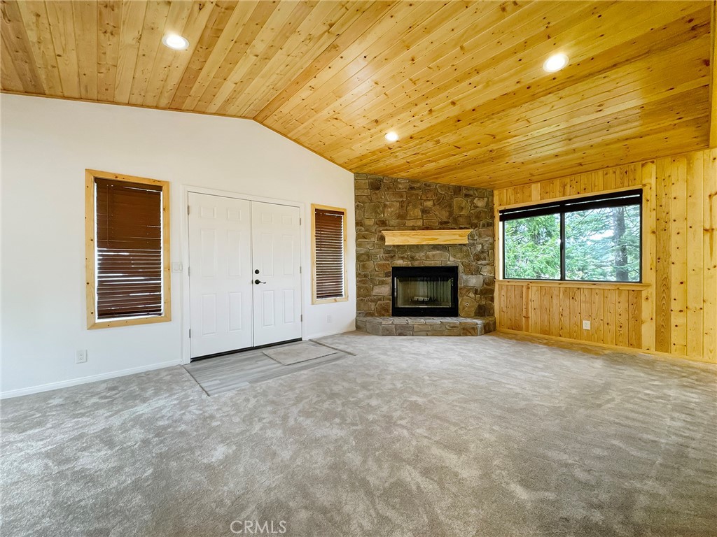 560 Rose Lane Property Photo 7