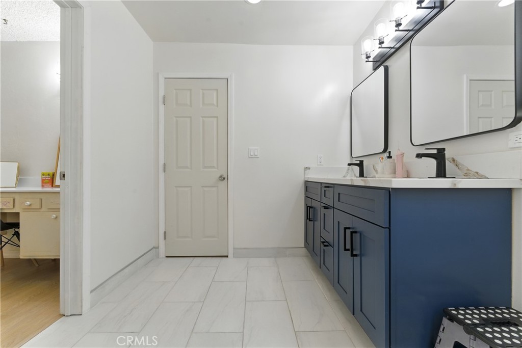 4737 Woodbend Lane Property Photo 15