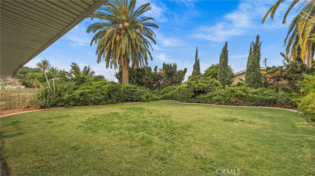 9358 Emerald Avenue Property Photo 3