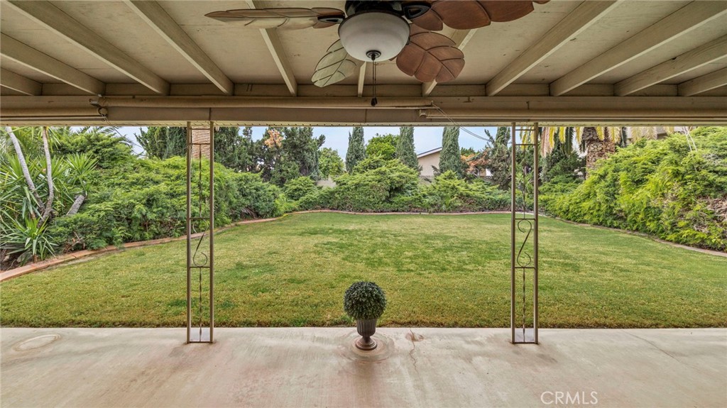9358 Emerald Avenue Property Photo 4