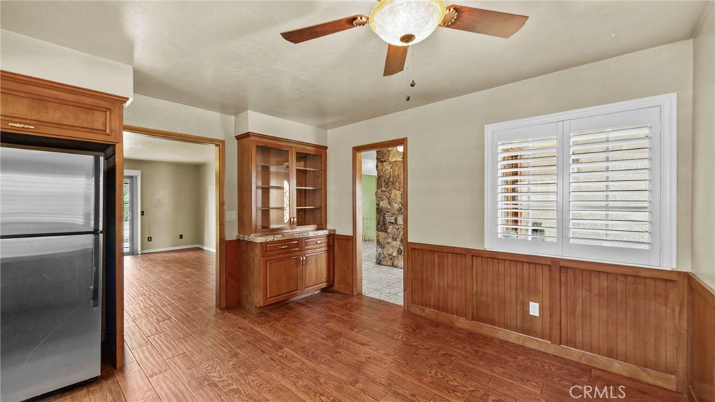 9358 Emerald Avenue Property Photo 10