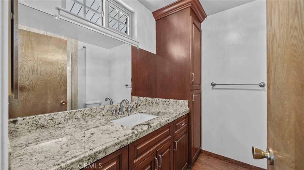 9358 Emerald Avenue Property Photo 14