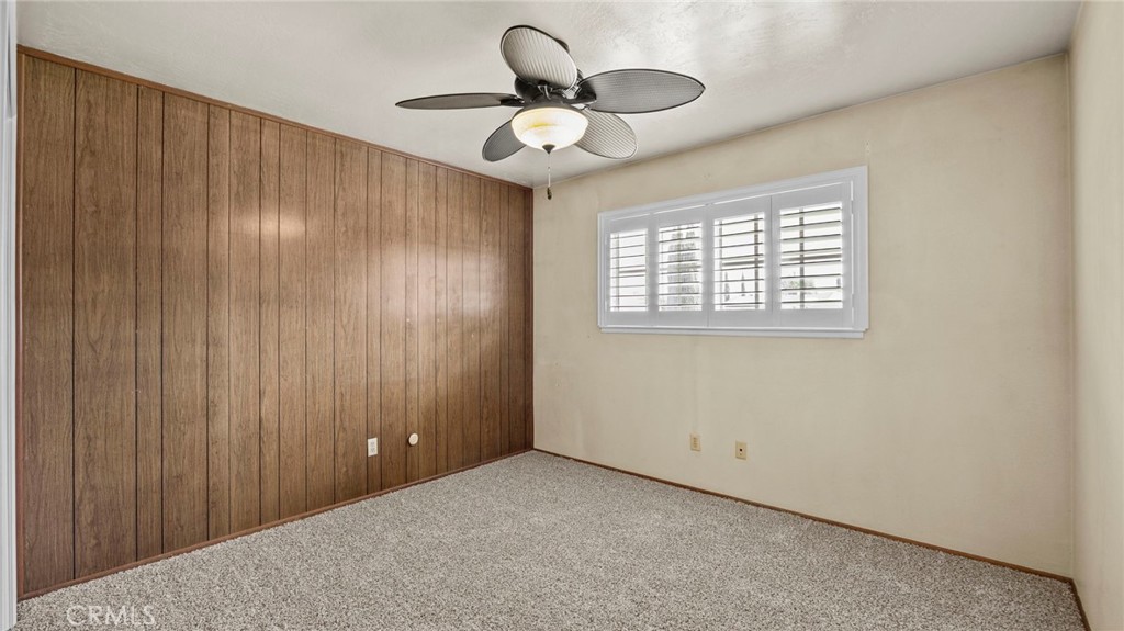 9358 Emerald Avenue Property Photo 18