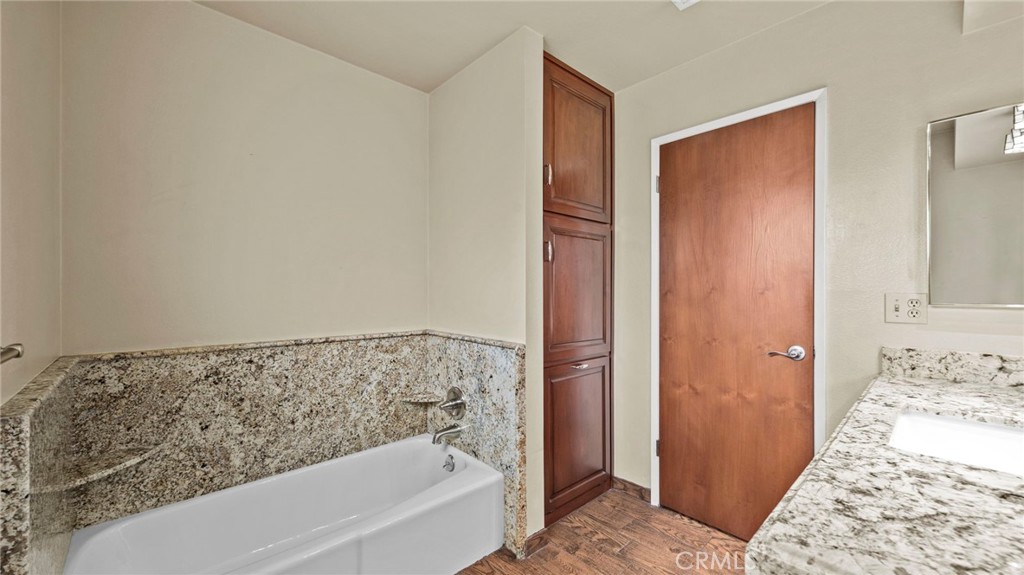9358 Emerald Avenue Property Photo 20