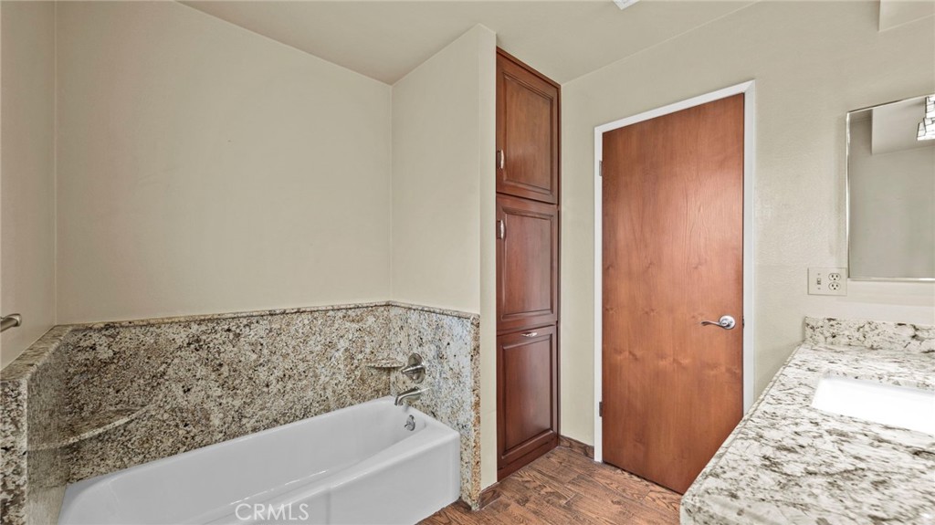 9358 Emerald Avenue Property Photo 25