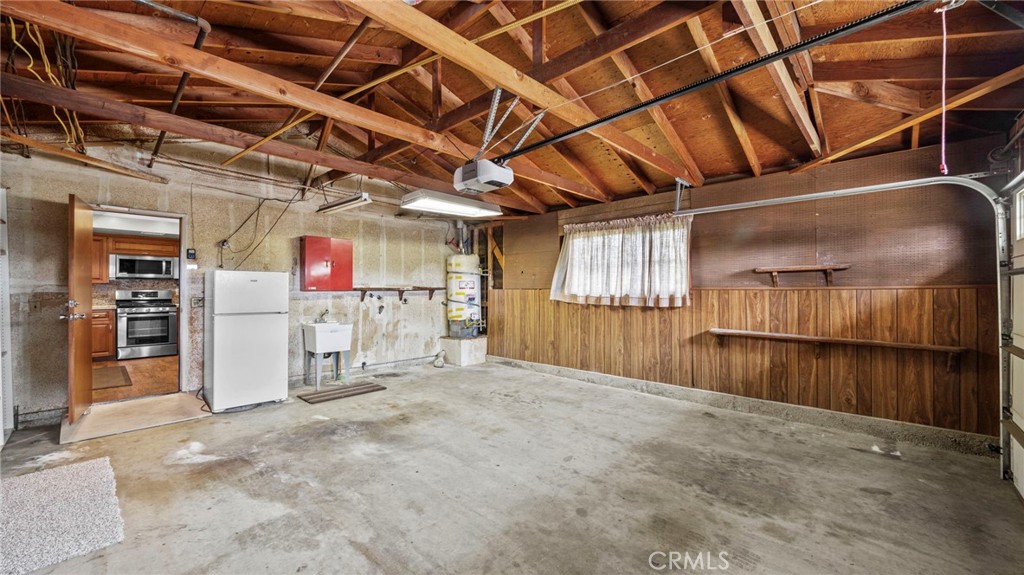 9358 Emerald Avenue Property Photo 26