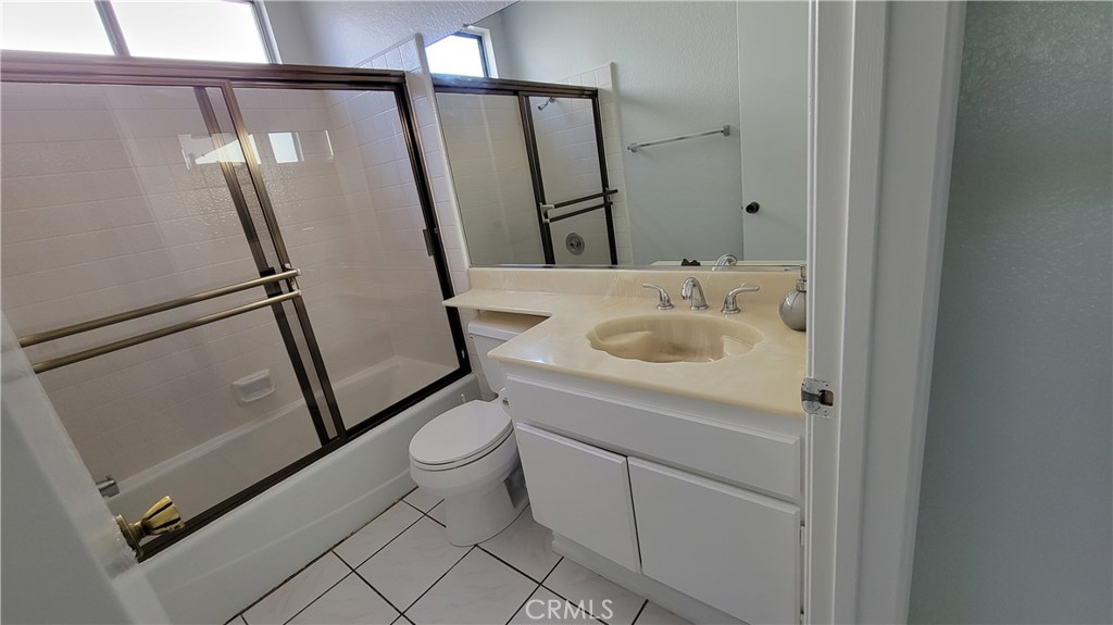 7368 Greenbriar Place Property Photo 16