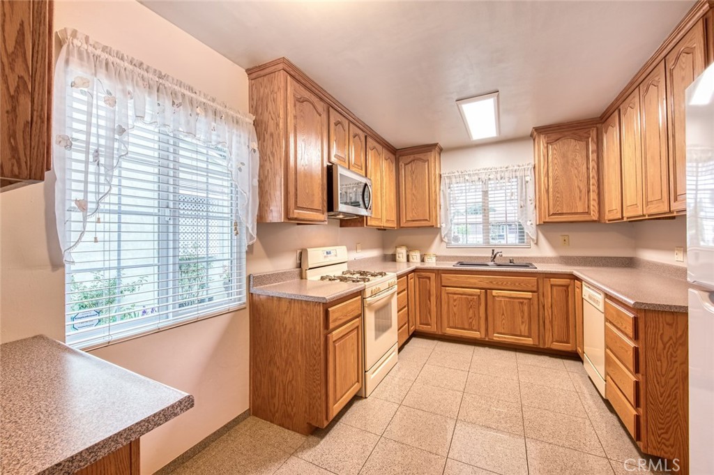 3670 N Sierra Way Property Photo 4