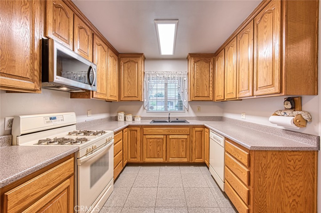 3670 N Sierra Way Property Photo 5