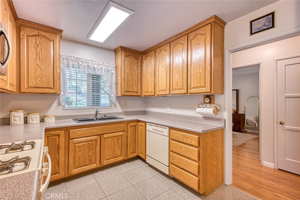 3670 N Sierra Way Property Photo 6