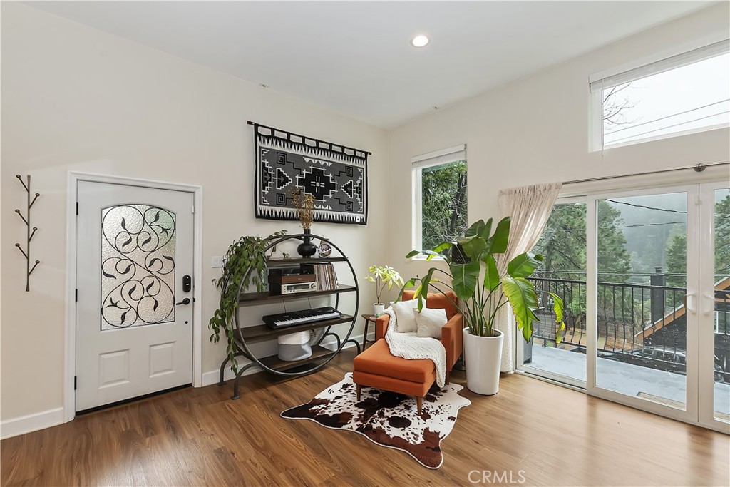 844 Virginia Court Property Photo 6