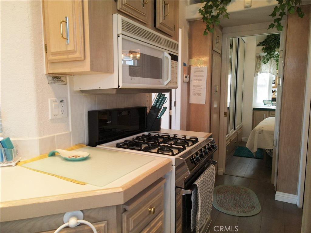 70200 Dillon Road 148 Property Photo 4