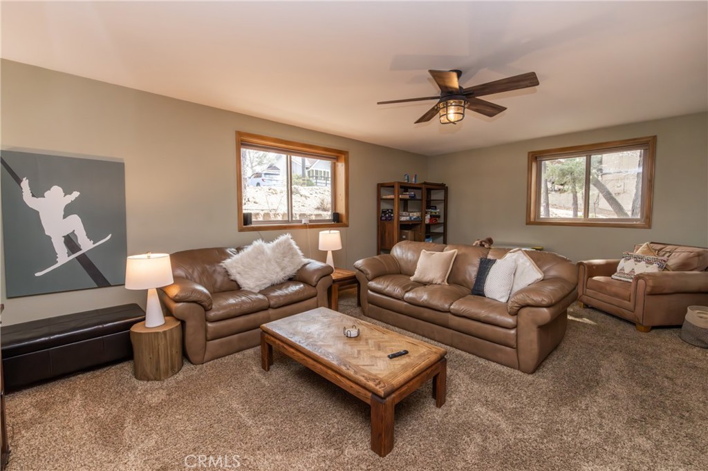 620 Villa Grove Avenue Property Photo 4
