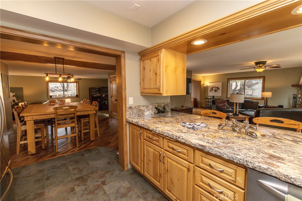 620 Villa Grove Avenue Property Photo 14