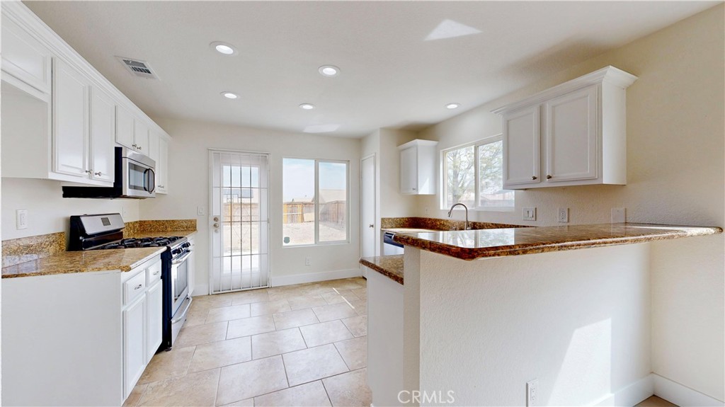 11850 Star Street Property Photo 8