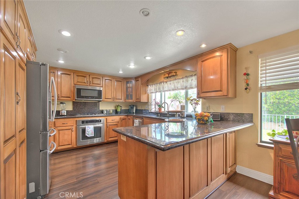 5573 N Stoddard Avenue Property Photo 7