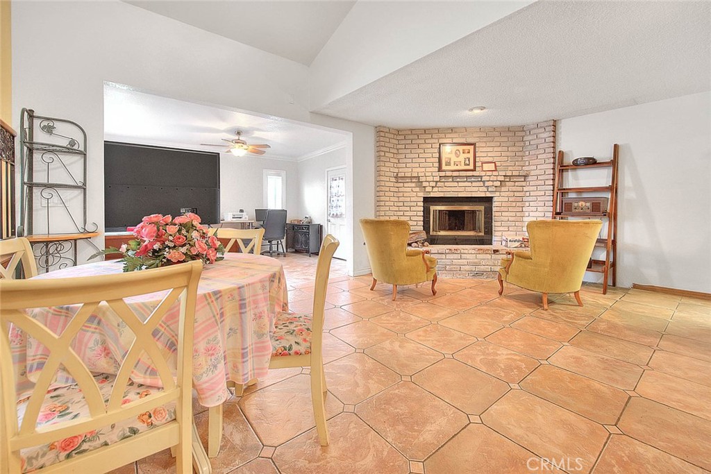 5573 N Stoddard Avenue Property Photo 11
