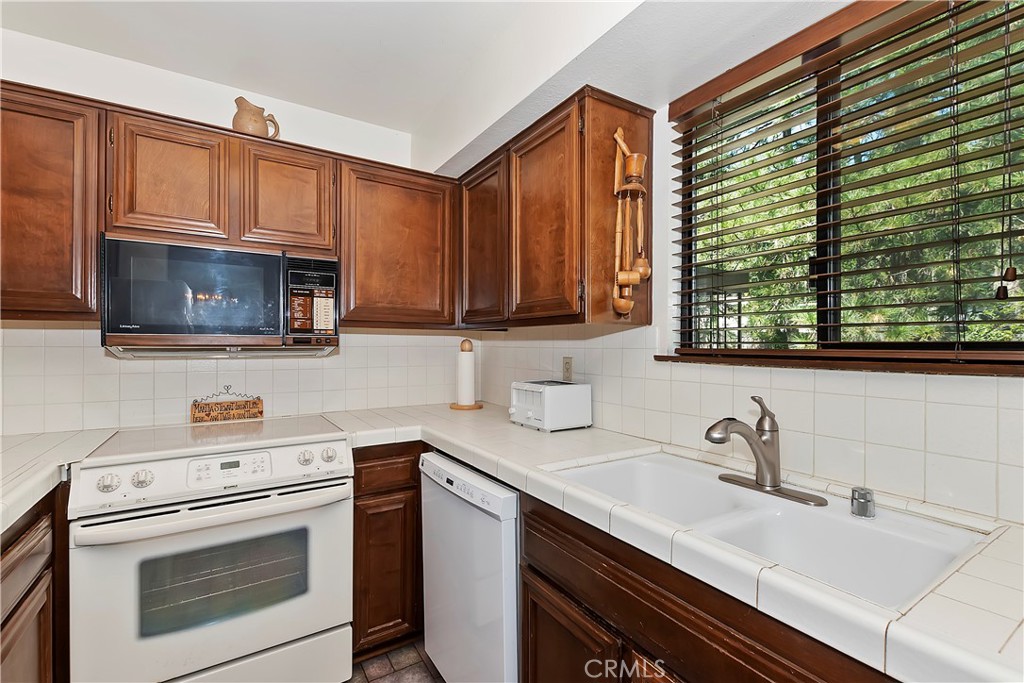 27721 Peninsula Drive #206 Property Photo 11