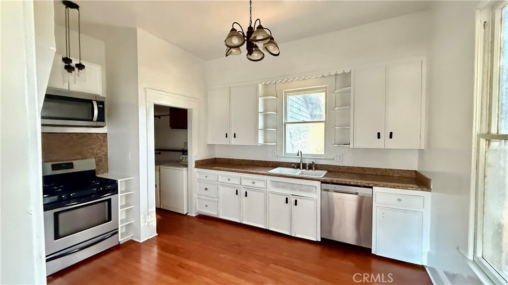 721 E State Street Property Photo 9