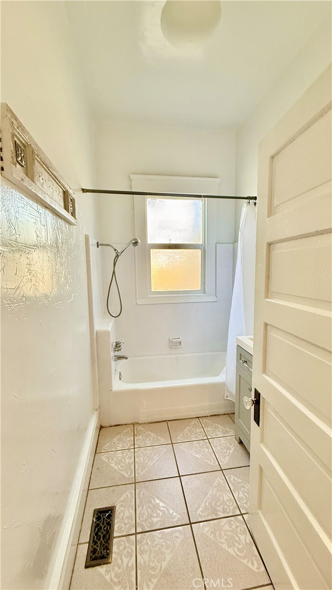 721 E State Street Property Photo 23