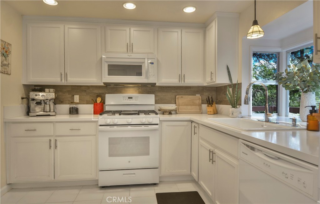 458 Clubhouse Drive Property Photo 12