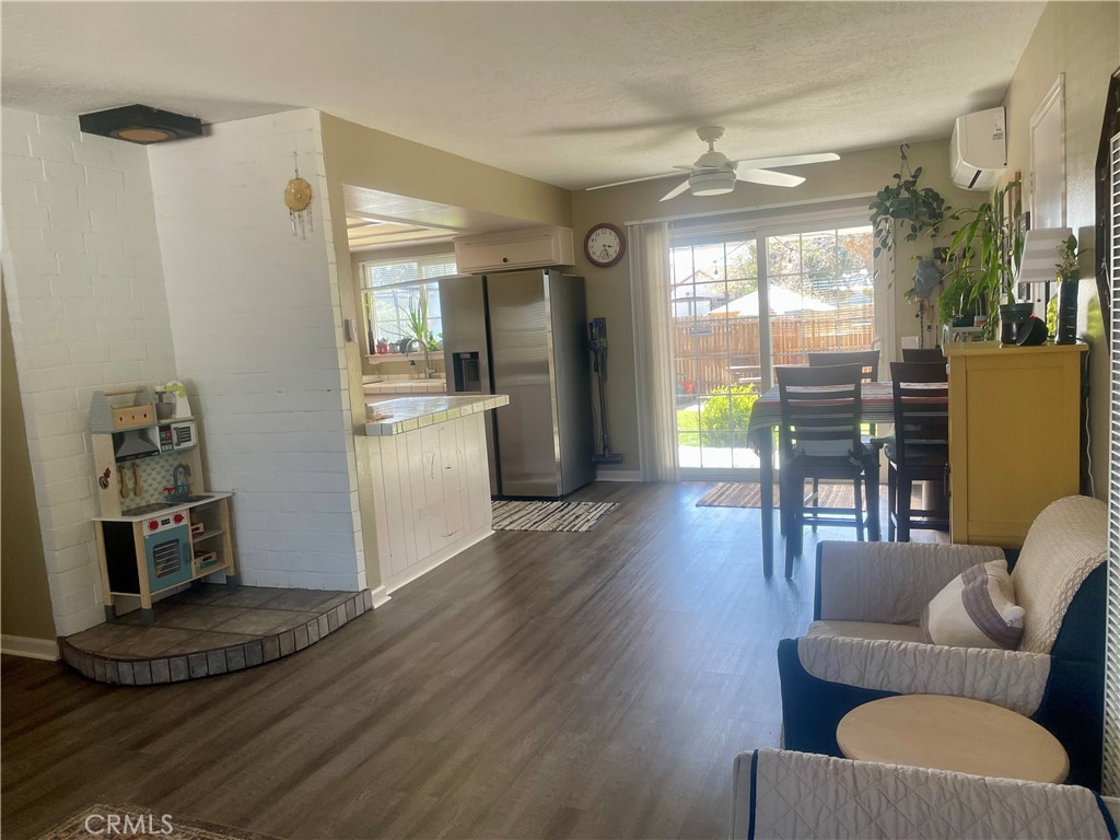 9372 Peach Avenue Property Photo 3
